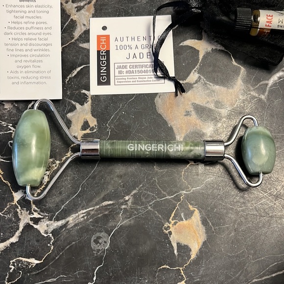 New in box Jade roller for healthy skin - Picture 3 of 7